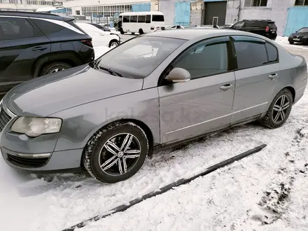 Volkswagen Passat 2005 года за 2 700 000 тг. в Астана – фото 3