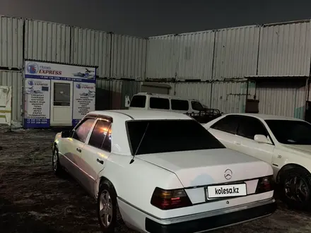 Mercedes-Benz E 230 1992 года за 1 600 000 тг. в Алматы – фото 2