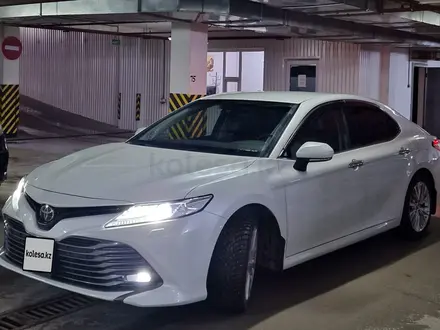 Toyota Camry 2020 года за 18 100 000 тг. в Астана