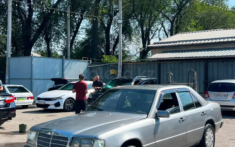 Mercedes-Benz E 220 1992 года за 1 500 000 тг. в Алматы