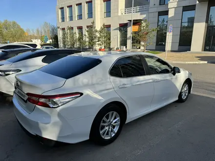 Toyota Camry 2018 года за 12 900 000 тг. в Астана – фото 4