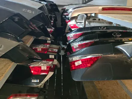 Крышка багажника, багажник на Toyota за 30 000 тг. в Атырау