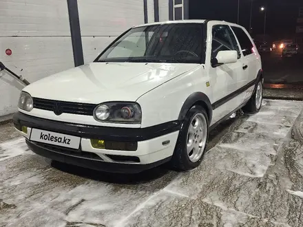 Volkswagen Golf 1994 года за 1 800 000 тг. в Алматы