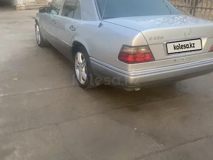 Mercedes-Benz E 220 1994 года за 3 000 000 тг. в Туркестан – фото 11