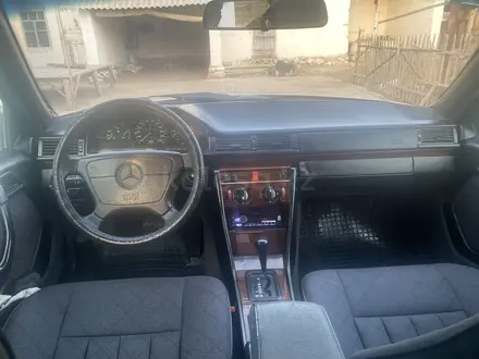 Mercedes-Benz E 220 1994 года за 3 000 000 тг. в Туркестан