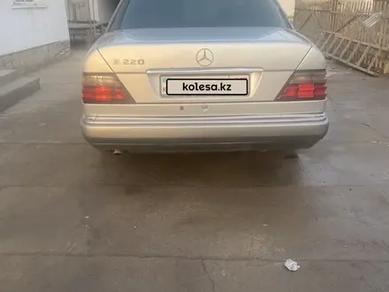 Mercedes-Benz E 220 1994 года за 3 000 000 тг. в Туркестан – фото 10