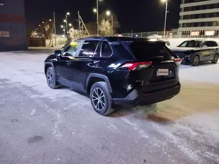 Toyota RAV4 2022 годаүшін10 978 000 тг. в Актобе – фото 2