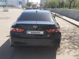 Toyota Camry 2021 года за 14 000 000 тг. в Астана – фото 2