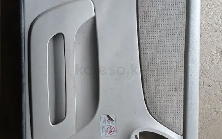 Обшивки дверей задние для Toyota Sienna за 10 000 тг. в Алматы