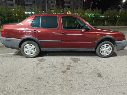 Volkswagen Vento 1993 года за 1 050 000 тг. в Караганда – фото 2