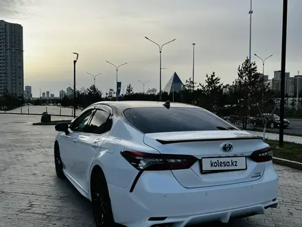 Toyota Camry 2021 года за 14 700 000 тг. в Астана – фото 4