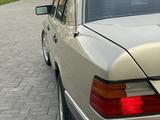Mercedes-Benz E 220 1993 года за 2 680 000 тг. в Алматы – фото 5