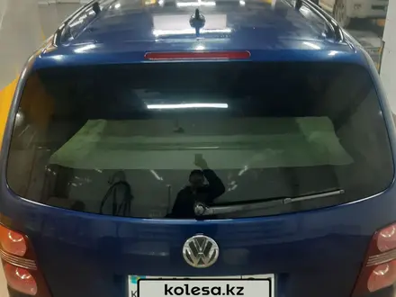 Volkswagen Touran 2009 года за 4 200 000 тг. в Астана – фото 2