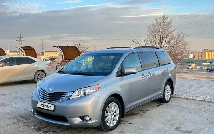 Toyota Sienna 2015 годаfor13 600 000 тг. в Актау