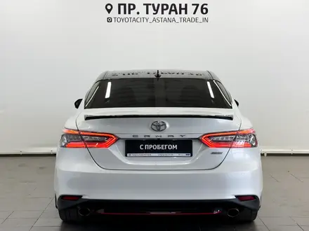 Toyota Camry 2020 года за 12 850 000 тг. в Астана – фото 4