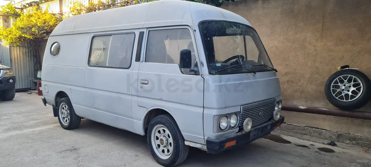 Nissan Caravan, 1984