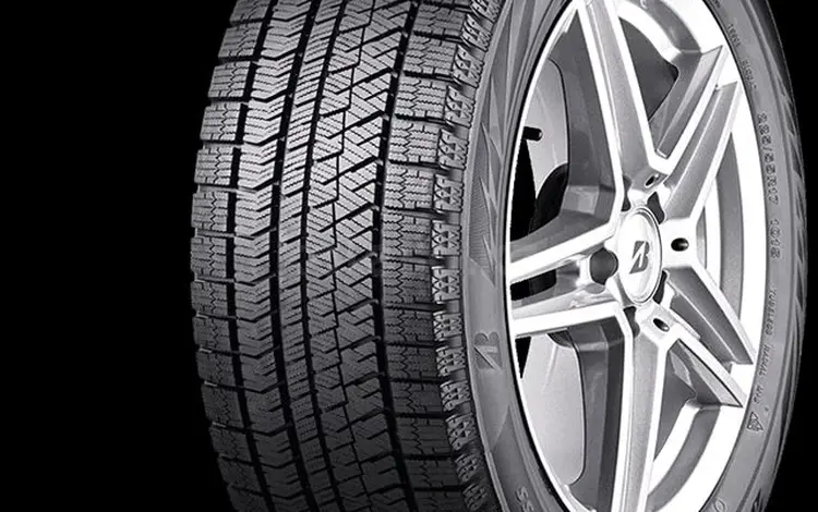235/45R18 Bridgestone Blizzak Ice за 93 000 тг. в Алматы