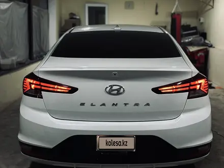 Hyundai Elantra 2019 года за 6 375 000 тг. в Атырау – фото 2