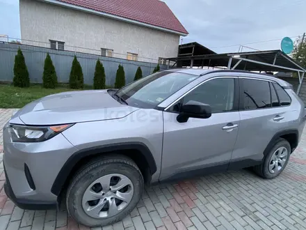 Toyota RAV4 2021 года за 16 000 000 тг. в Алматы