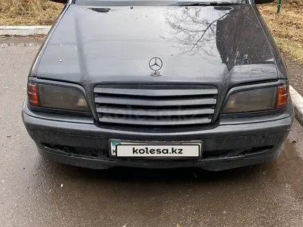 Mercedes-Benz C 220 1995 года за 1 700 000 тг. в Караганда – фото 2