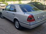 Mercedes-Benz C 280 1996 года за 3 200 000 тг. в Караганда – фото 2