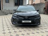 Toyota Camry 2018 года за 12 300 000 тг. в Алматы – фото 2