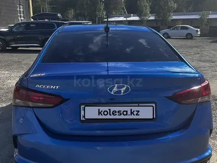 Hyundai Accent 2020 года за 6 700 000 тг. в Атырау – фото 2