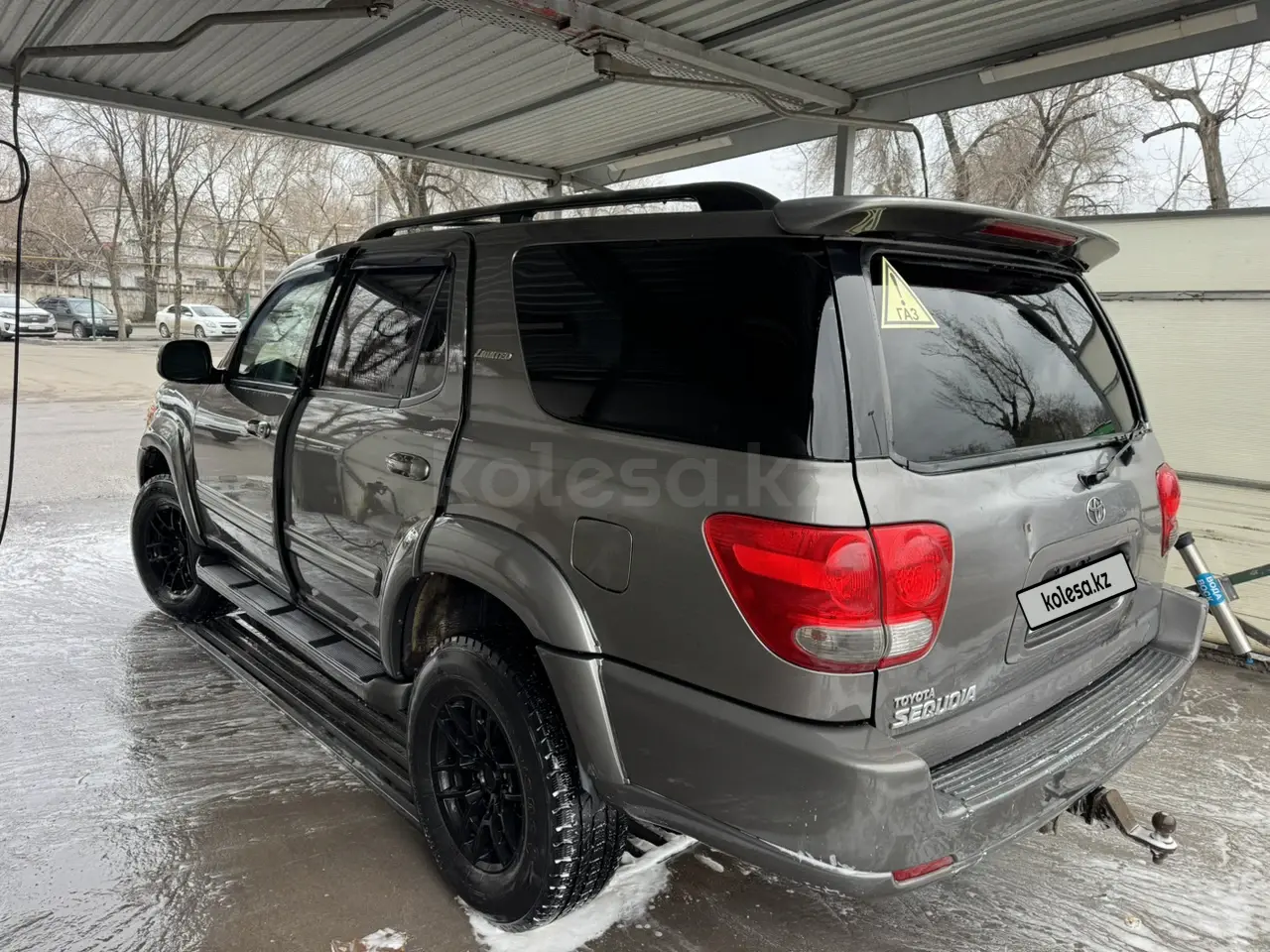 Toyota Sequoia, 2006