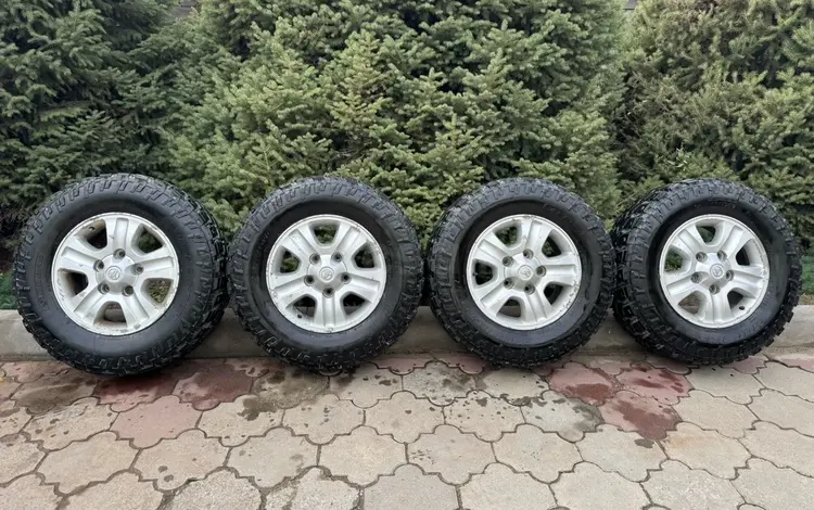Отличный комплект резины с дисками.! за 350 000 тг. в Алматы