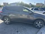 Toyota RAV4 2018 года за 9 600 000 тг. в Актау – фото 3