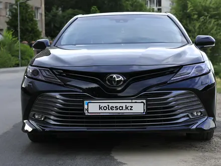 Toyota Camry 2020 года за 15 300 000 тг. в Алматы – фото 3