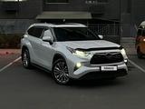 Toyota Highlander 2022 года за 27 000 000 тг. в Алматы