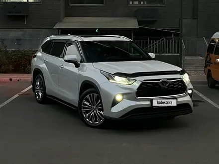 Toyota Highlander 2022 года за 27 000 000 тг. в Алматы