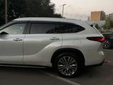Toyota Highlander 2022 года за 27 000 000 тг. в Алматы – фото 5