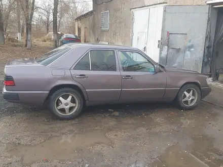 Mercedes-Benz E 230 1991 года за 2 000 000 тг. в Караганда – фото 2