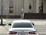 Toyota Camry 2021 года за 14 650 000 тг. в Кызылорда – фото 4