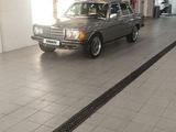 Mercedes-Benz E 240 1983 года за 2 000 000 тг. в Косшы – фото 5