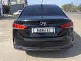 Hyundai Solaris 2017 года за 4 650 000 тг. в Уральск – фото 3