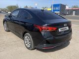 Hyundai Solaris 2017 года за 4 650 000 тг. в Уральск – фото 2