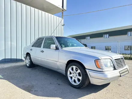 Mercedes-Benz E 280 1993 года за 2 100 000 тг. в Астана – фото 3