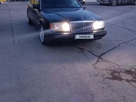 Mercedes-Benz E 280 1994 года за 3 100 000 тг. в Астана – фото 2