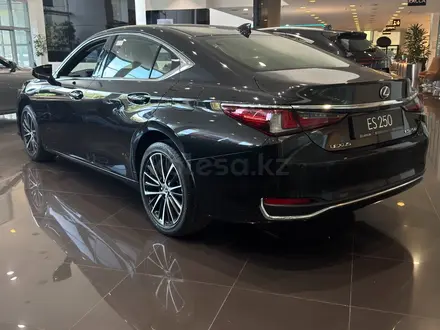 Lexus ES 250 Premium 2025 года за 36 390 000 тг. в Алматы – фото 4