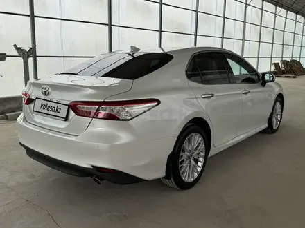 Toyota Camry 2019 года за 15 300 000 тг. в Шымкент – фото 5