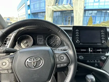 Toyota Camry 2022 года за 11 500 000 тг. в Алматы – фото 8
