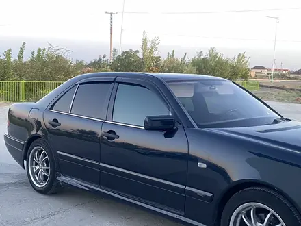 Mercedes-Benz E 230 1999 года за 2 950 000 тг. в Шиели – фото 3