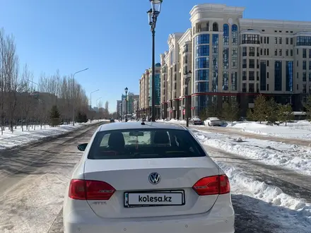 Volkswagen Jetta 2014 года за 6 500 000 тг. в Астана – фото 2