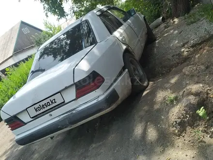 Mercedes-Benz E 230 1988 года за 600 000 тг. в Сарань