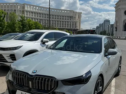 BMW 530 2023 года за 38 000 000 тг. в Астана – фото 2
