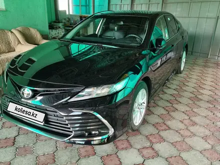 Toyota Camry 2023 года за 17 500 000 тг. в Алматы