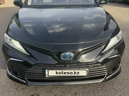 Toyota Camry 2021 года за 17 000 000 тг. в Караганда – фото 2